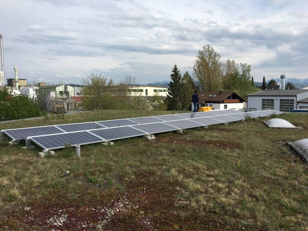Photovoltaikanlage auf dem Dach von Volvo Heinz & Marx in Kempten (Allgäu)
